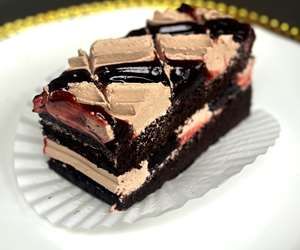 raspberry and chocolate cake